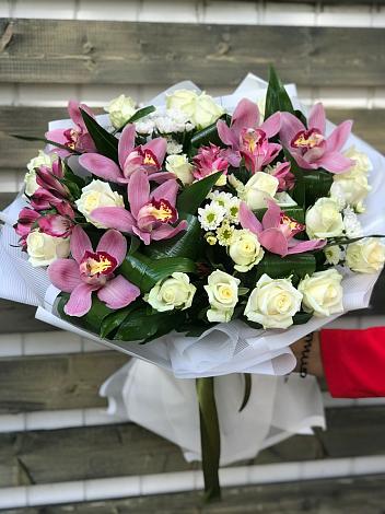 Букет цветов из: Розы и Хризантемы в Авсюнино