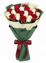 Букет Микс из красных и белых роз в Авсюнино