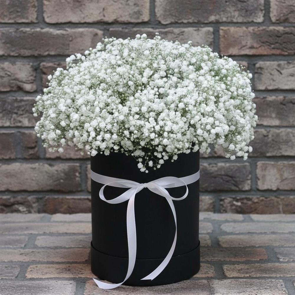 Цветочная композиция из Гипсофила в шляпной коробке в Авсюнино