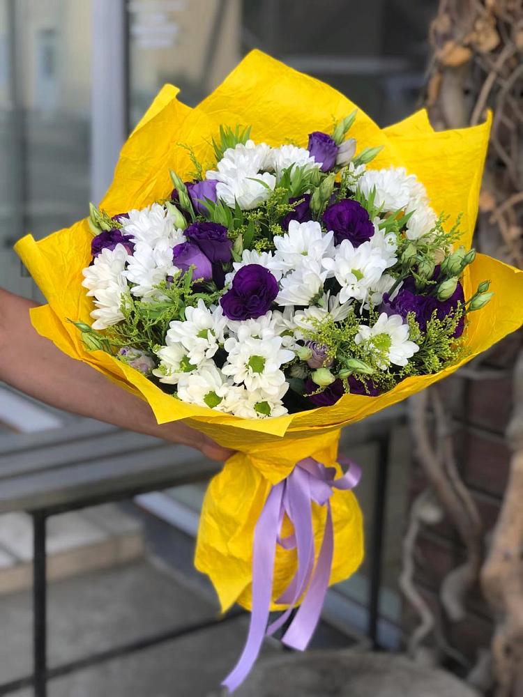 Букет цветов из: Ирисы, Хризантемы и Ромашки в Авсюнино