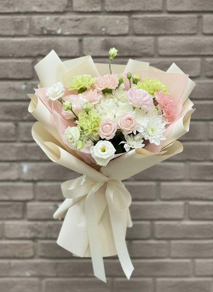 Букет цветов из: Гвоздики, Розы, Лизиантусы и Хризантемы в Авсюнино