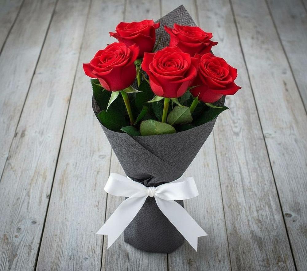 Букет 5 Красных роз Эдлесс Лав в Авсюнино