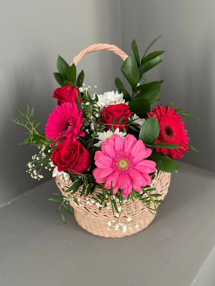 Цветочная композиция из Розы, Хризантемы и Герберы в корзине в Авсюнино