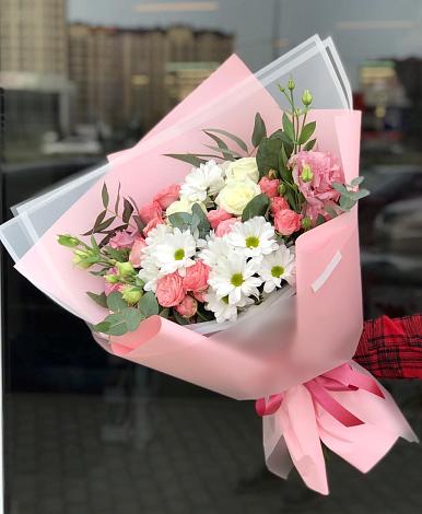 Букет цветов из: Розы, Лизиантусы и Хризантемы в Авсюнино